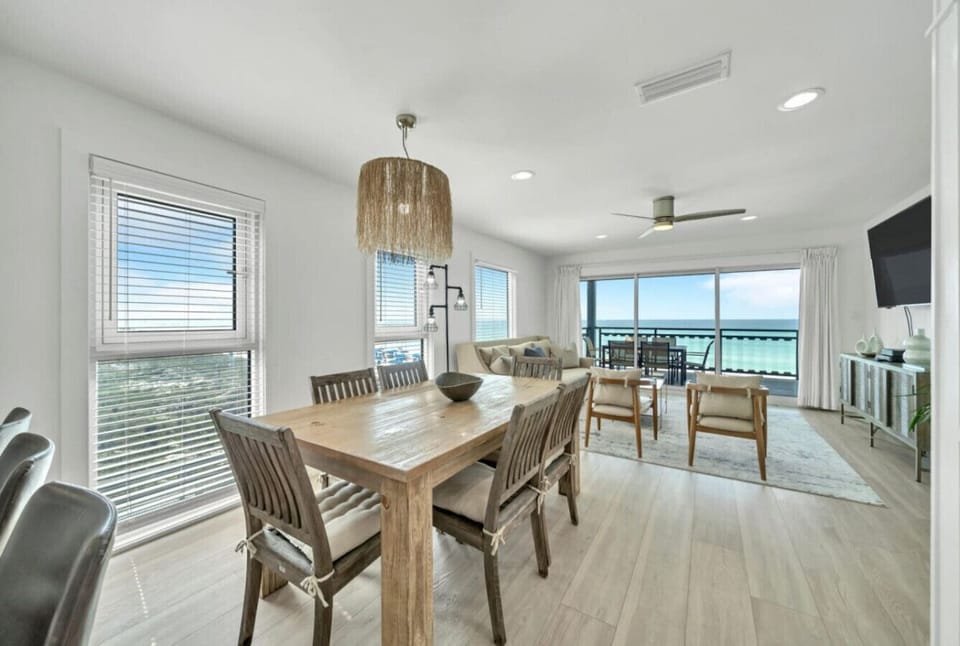 Floor 2: Dining Room