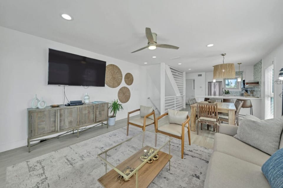 Floor 2: Living Room with Beach views