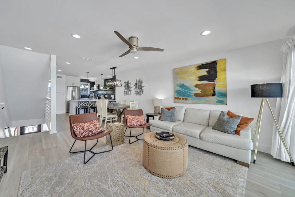 Floor 2: Living Room Gulf Front