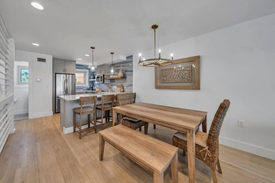 Floor 2: Dining Room Gulf Front