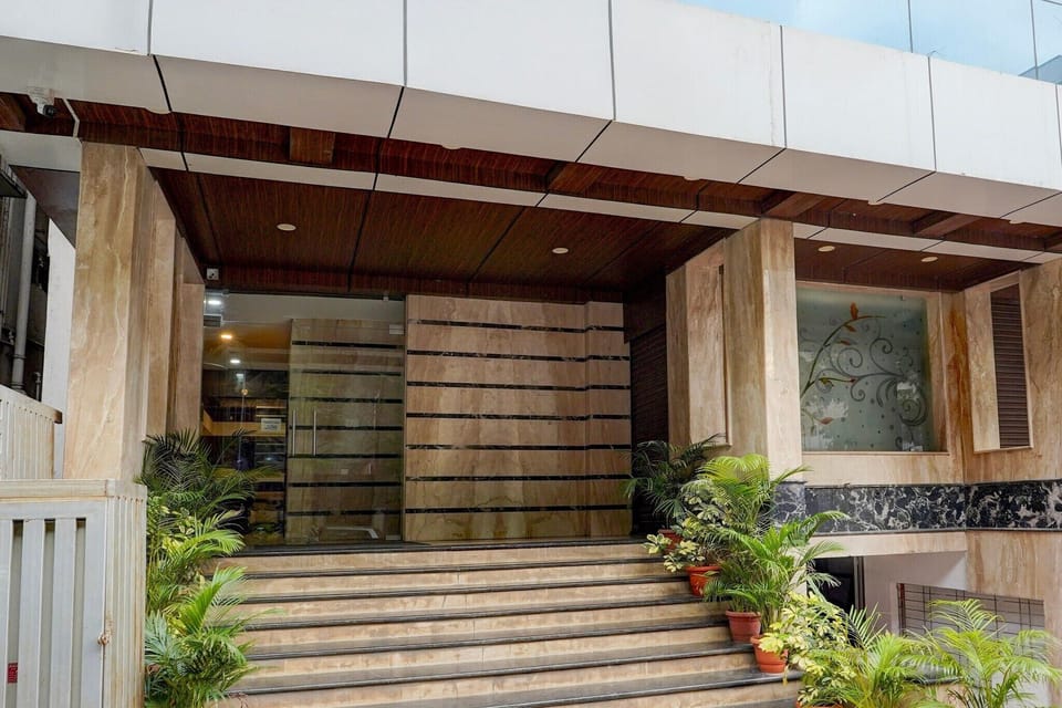 Entrance / Reception