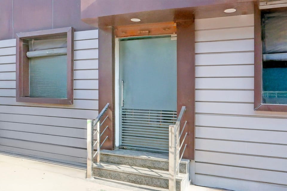 Entrance / Reception