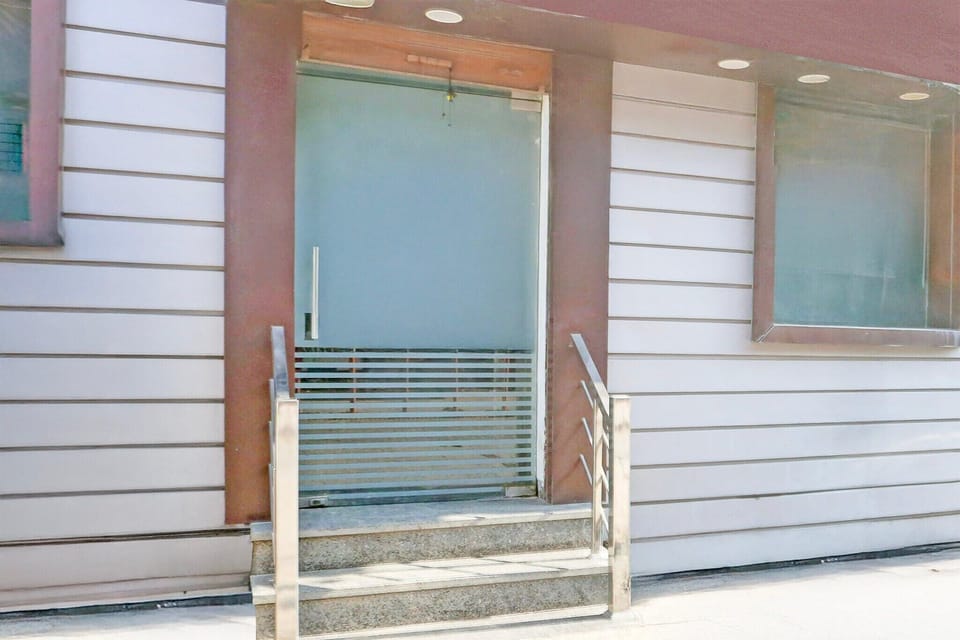 Entrance / Reception