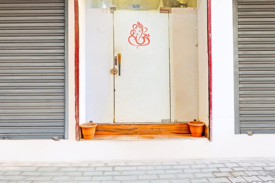 Entrance / Reception