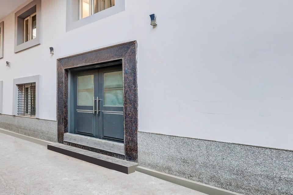 Entrance / Reception