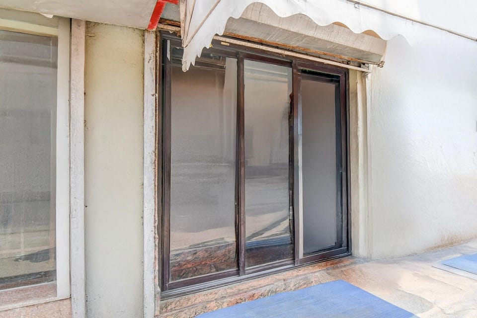 Entrance / Reception