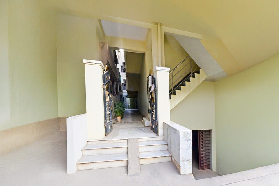 Entrance / Reception
