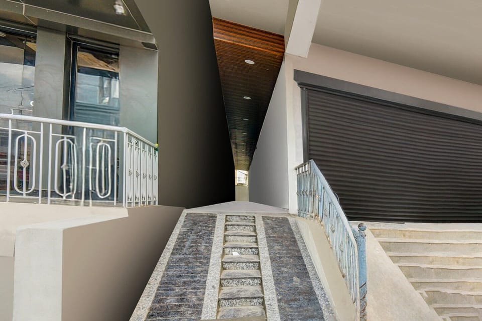 Entrance / Reception