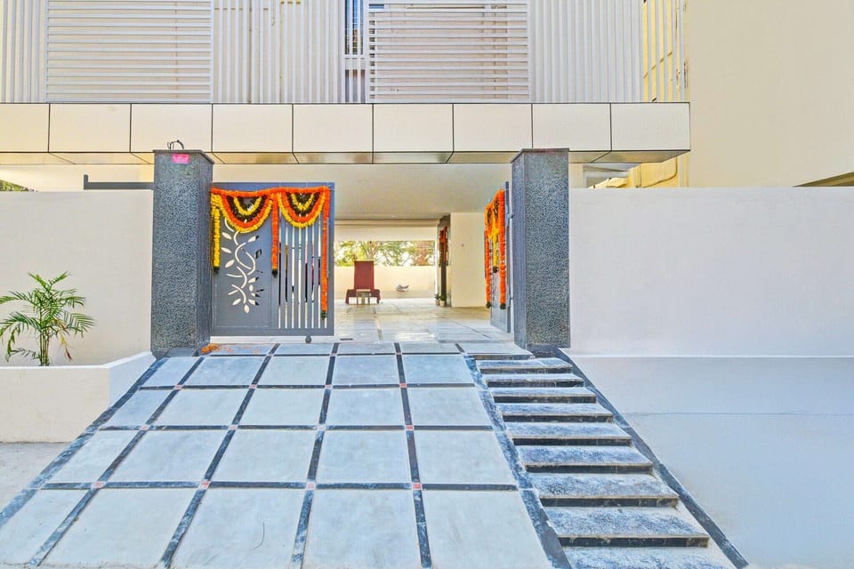 Entrance / Reception