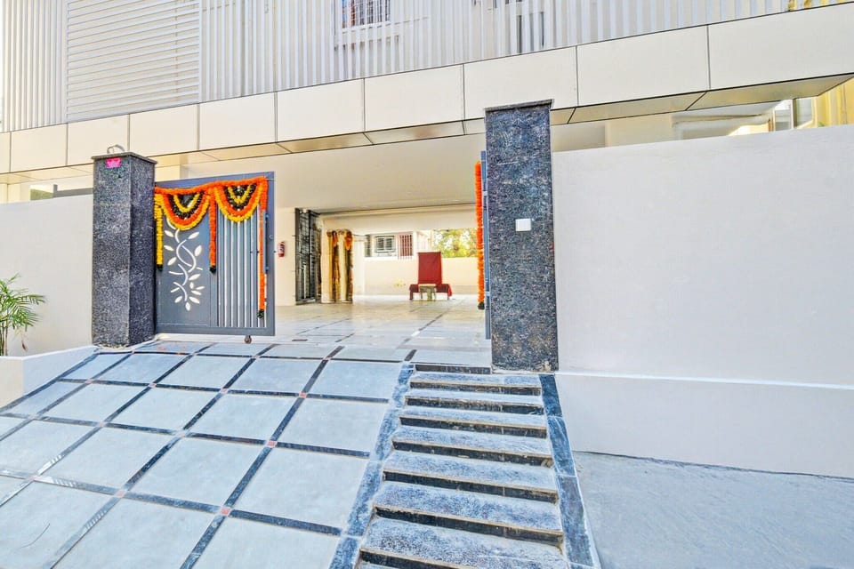 Entrance / Reception
