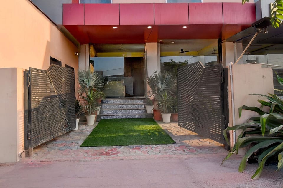 Entrance / Reception