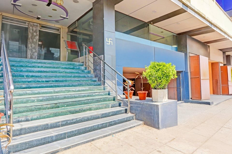 Entrance / Reception