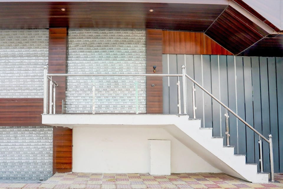Entrance / Reception