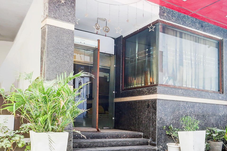 Entrance / Reception