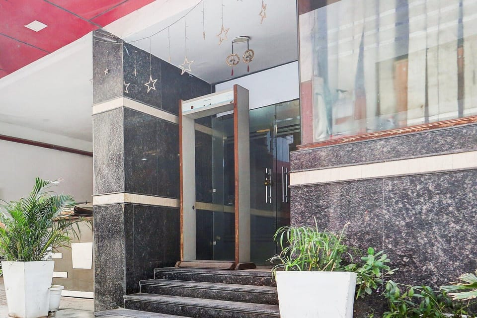 Entrance / Reception