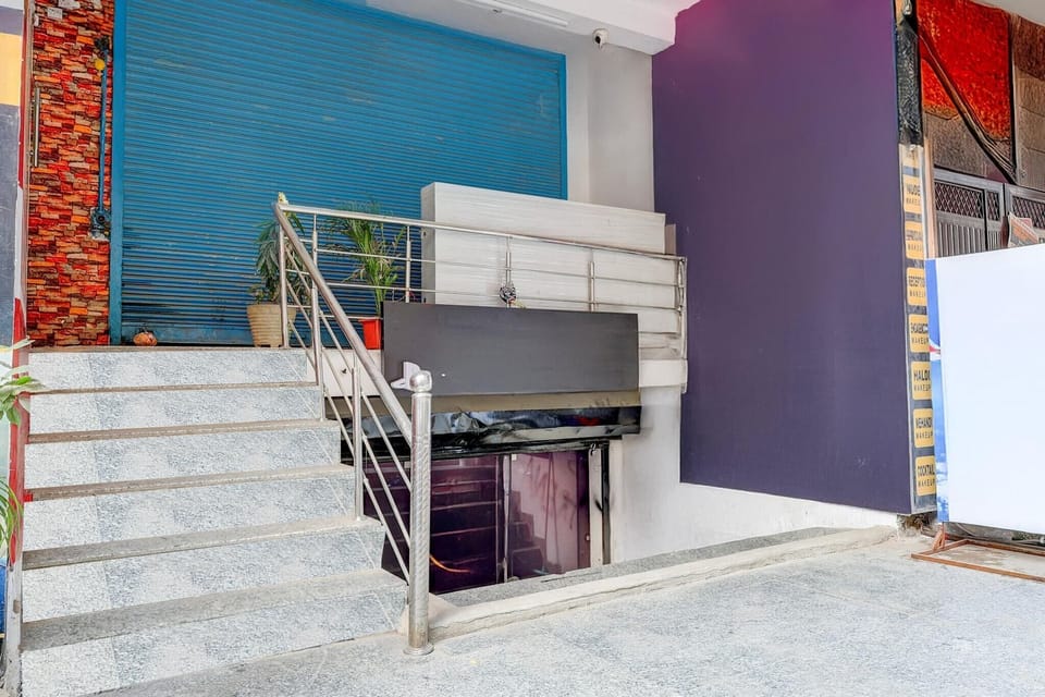 Entrance / Reception