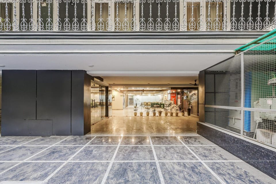 Entrance / Reception