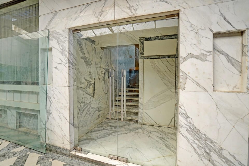 Entrance / Reception