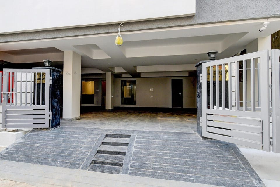 Entrance / Reception
