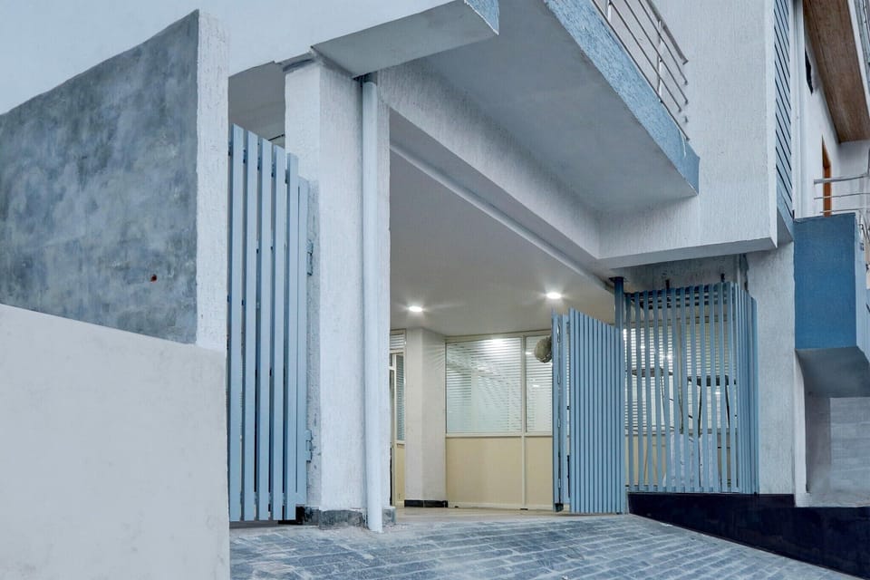 Entrance / Reception