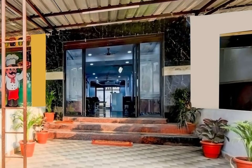 Entrance / Reception