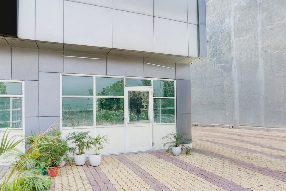 Entrance / Reception