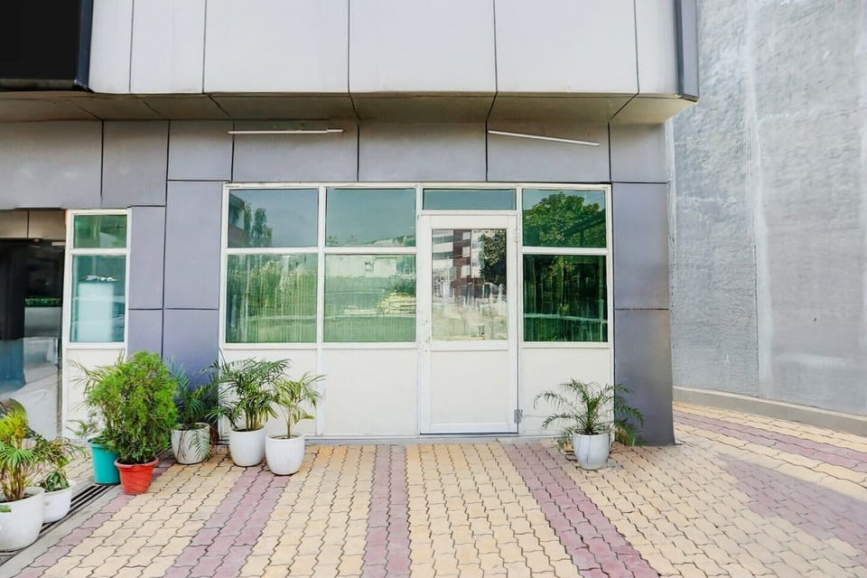 Entrance / Reception