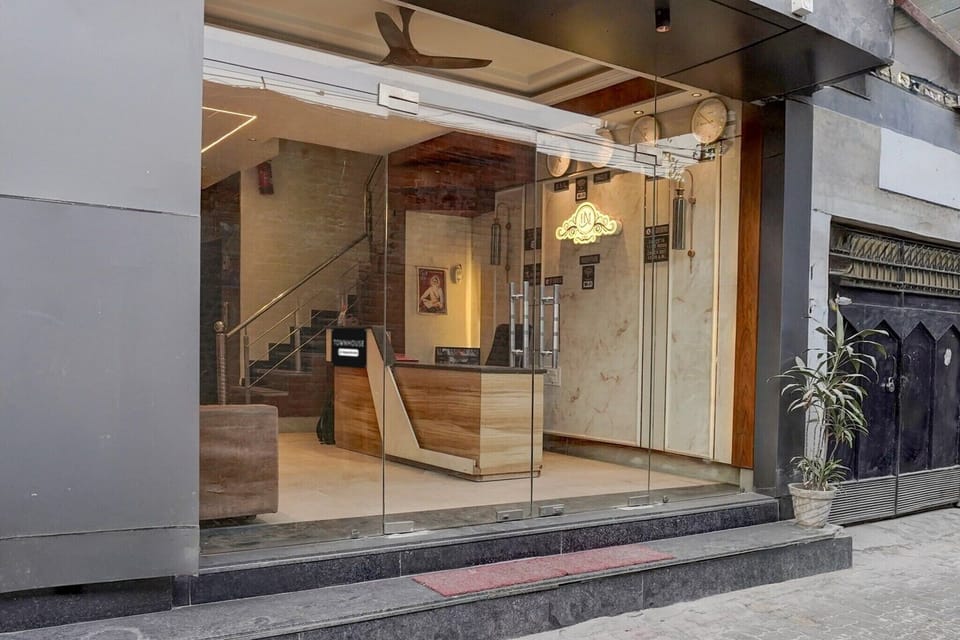 Entrance / Reception