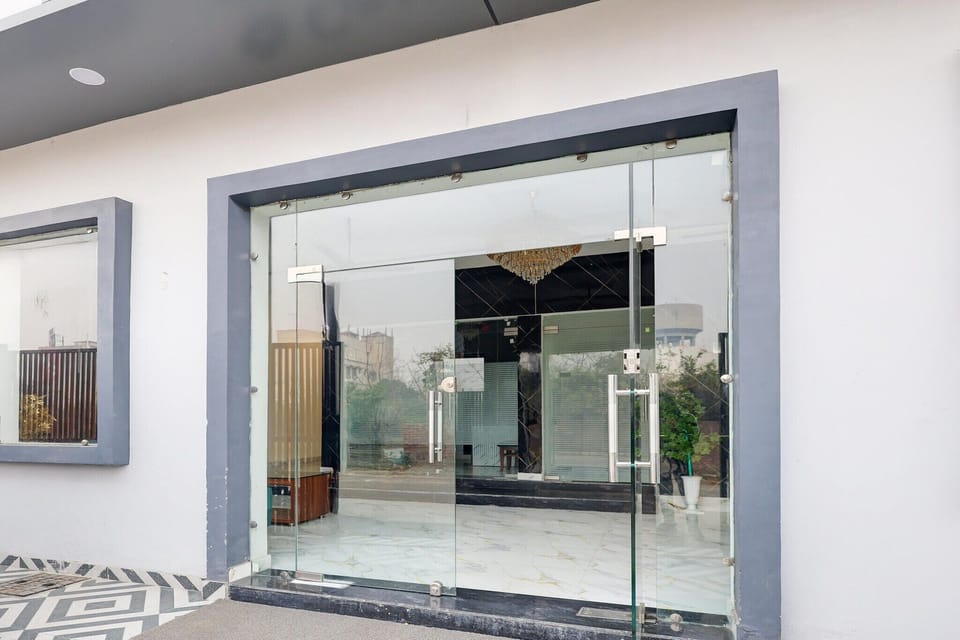 Entrance / Reception