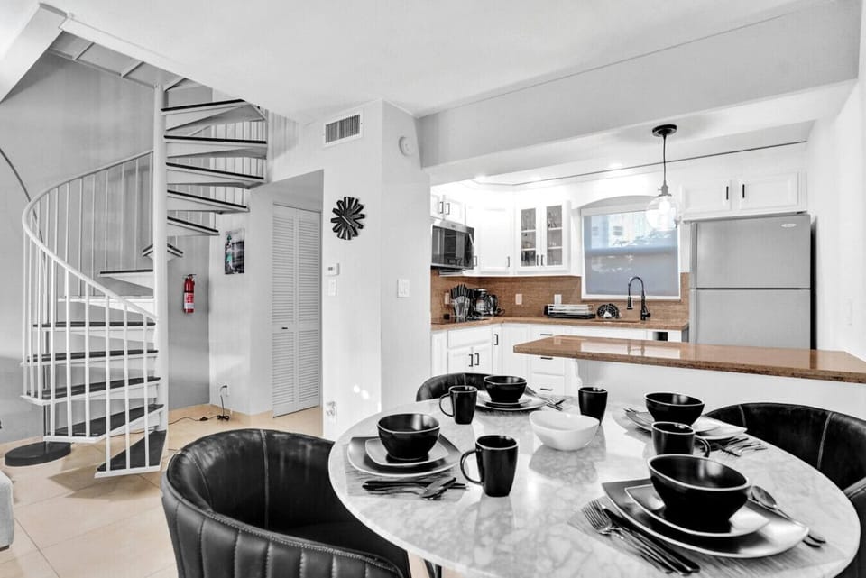 Dining Table for Group Meals — Ideal for Families & Friends
