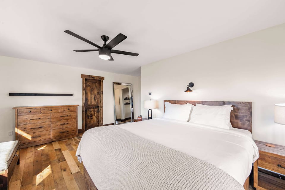 Bedroom 1 with king bed, deck, Smart TV, and ensuite 
