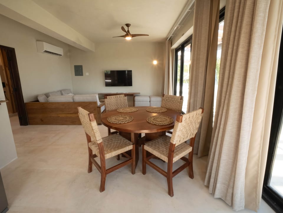Casa Jardin Dinning area