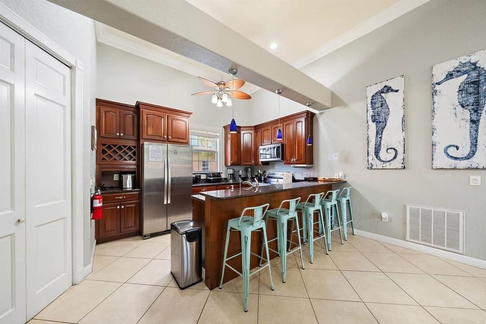 Fully furnished kitchen