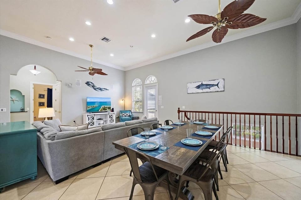 Dining room with comfortable seating for 8!
