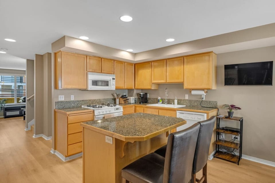 Spacious kitchen w/ granite counters, bar seating & everything needed for easy home cooking
