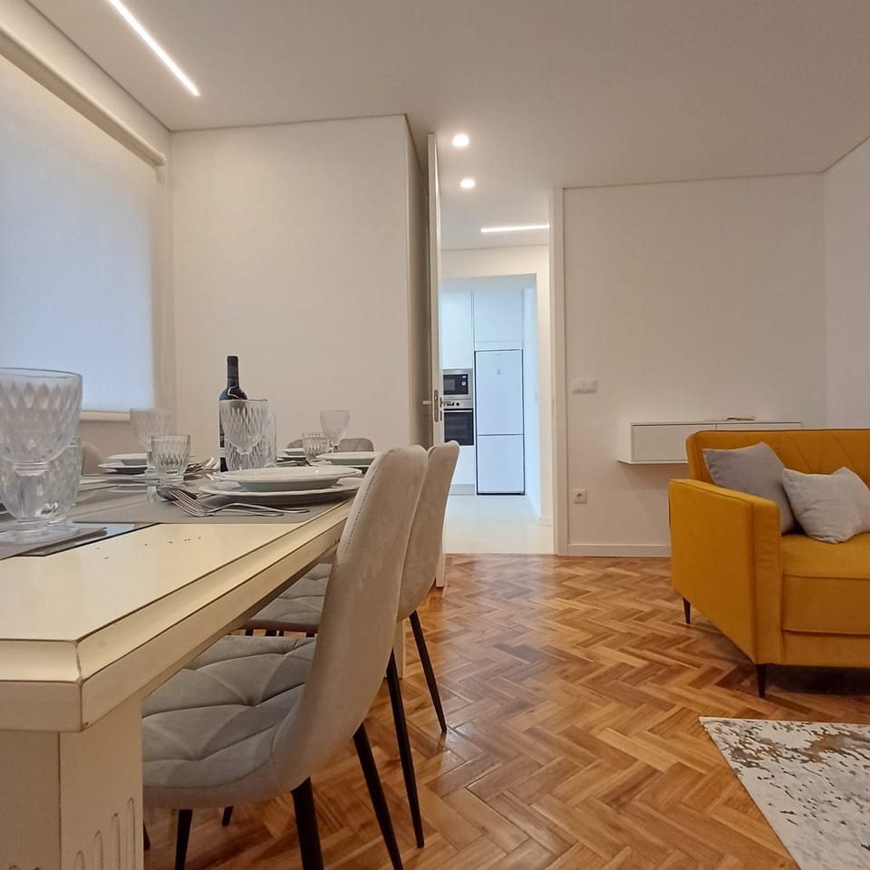 Porto Luxury Downtown Apartment & Garage Apartment in Porto