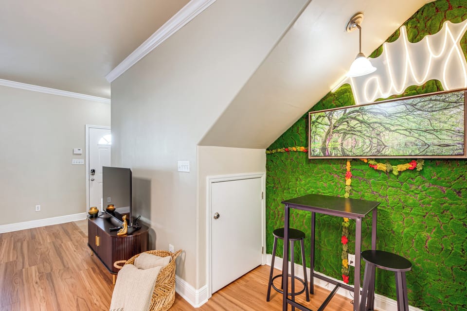 Dining Table | Moss Selfie Wall