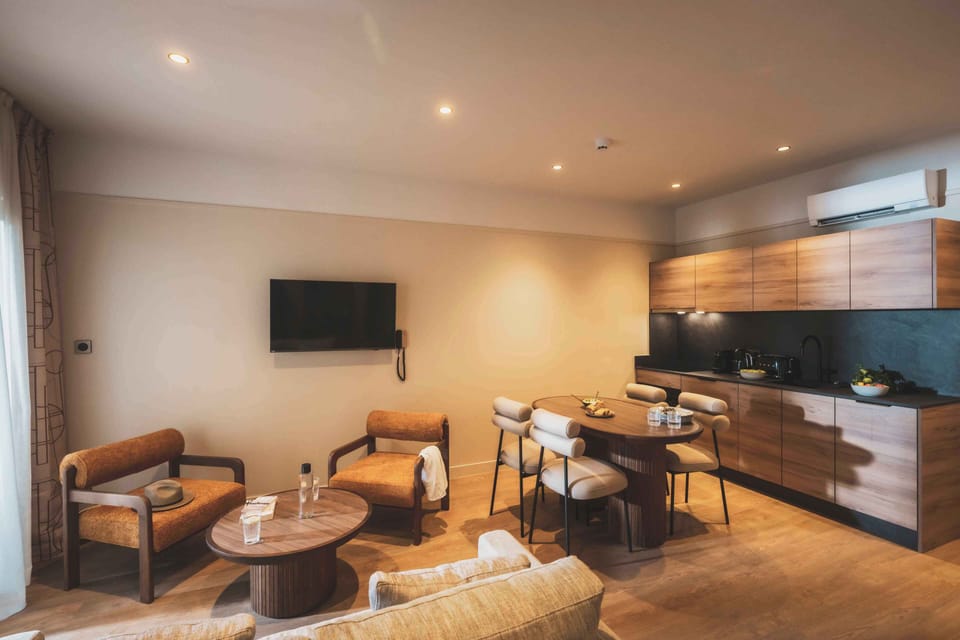 Designed for shared moments—enjoy breakfast bathed in natural light before exploring Saint-Jean-de-Luz.