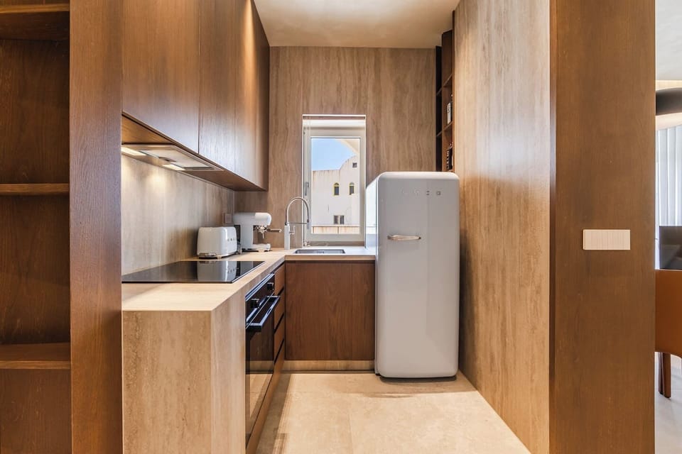 Fully-equipped kitchen