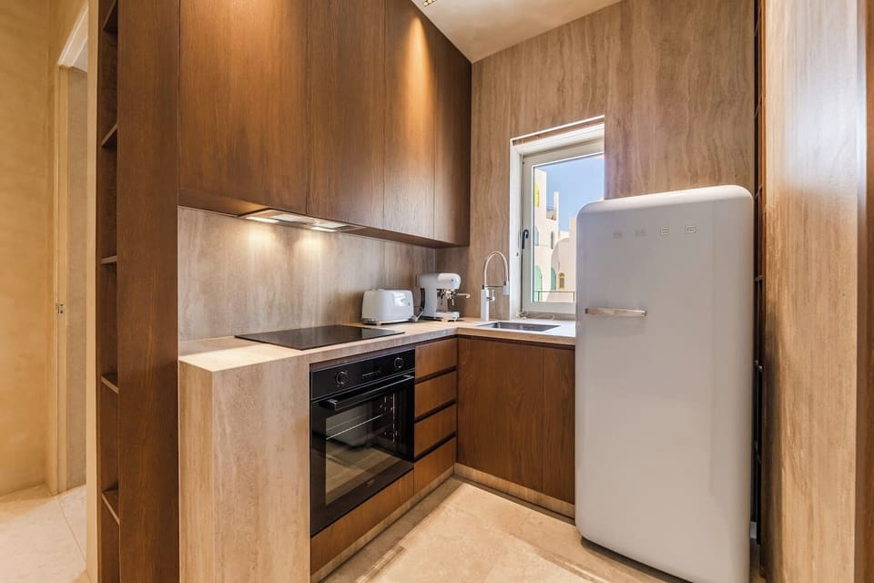 Fully-equipped kitchen