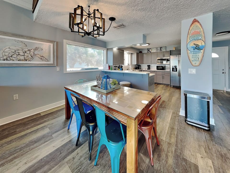 Dining Area - Seating for 6