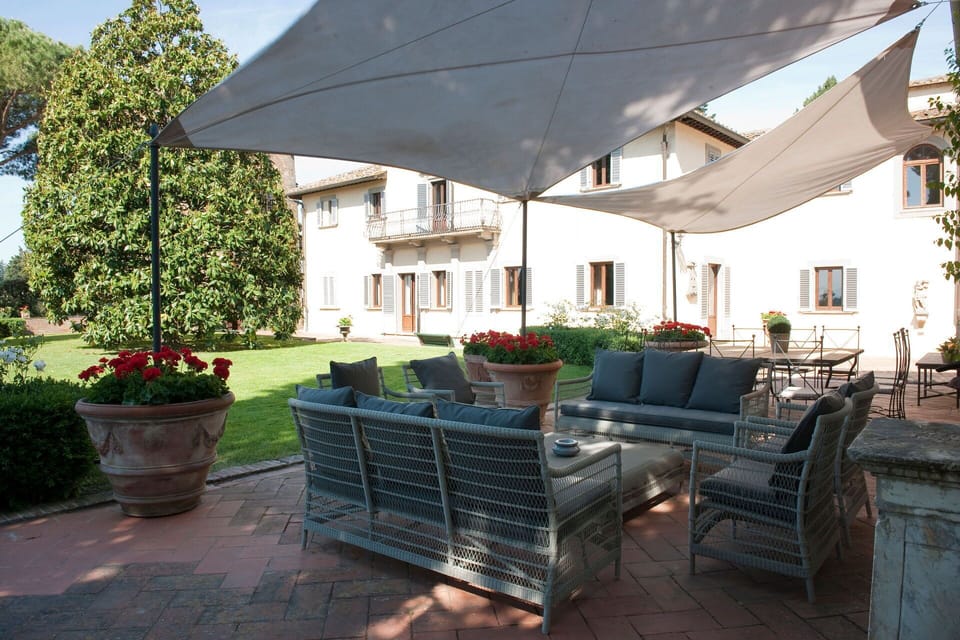 Furniture, Outdoor Furniture, Shade, Chair, Umbrella, Garden, Outdoor Structure, Courtyard, Flowerpot, Outdoor Table