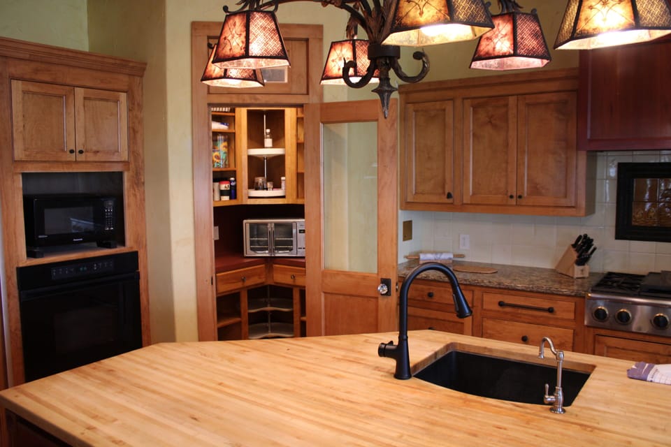 Fully stocked chefs Kitchen filtered water faucet 2 sinks pantry with auto light