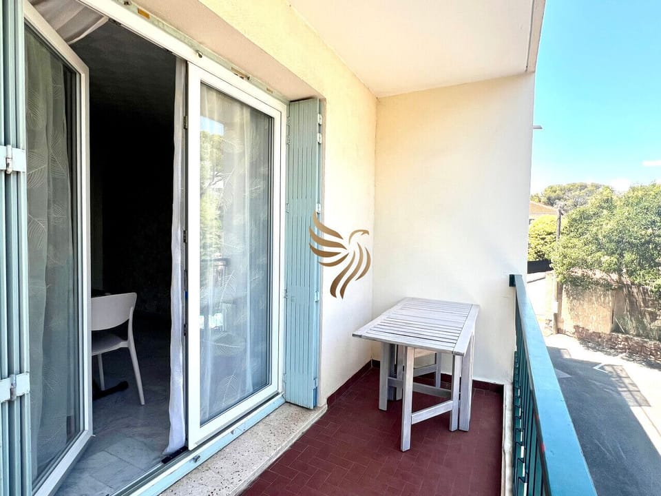 Balcon privé agréable pour profiter du soleil méditerranéen et des moments en extérieur