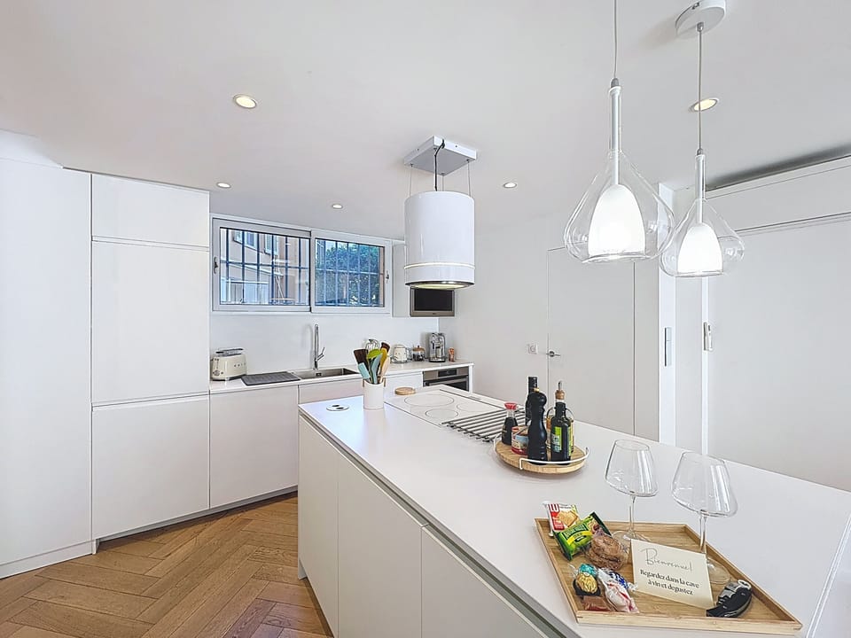 Well equipped Kitchen. Nespresso Creatista Pro, Smeg small appliances. 
