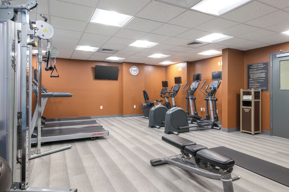 Push your workout further with ellipticals, cable machine, and benches.