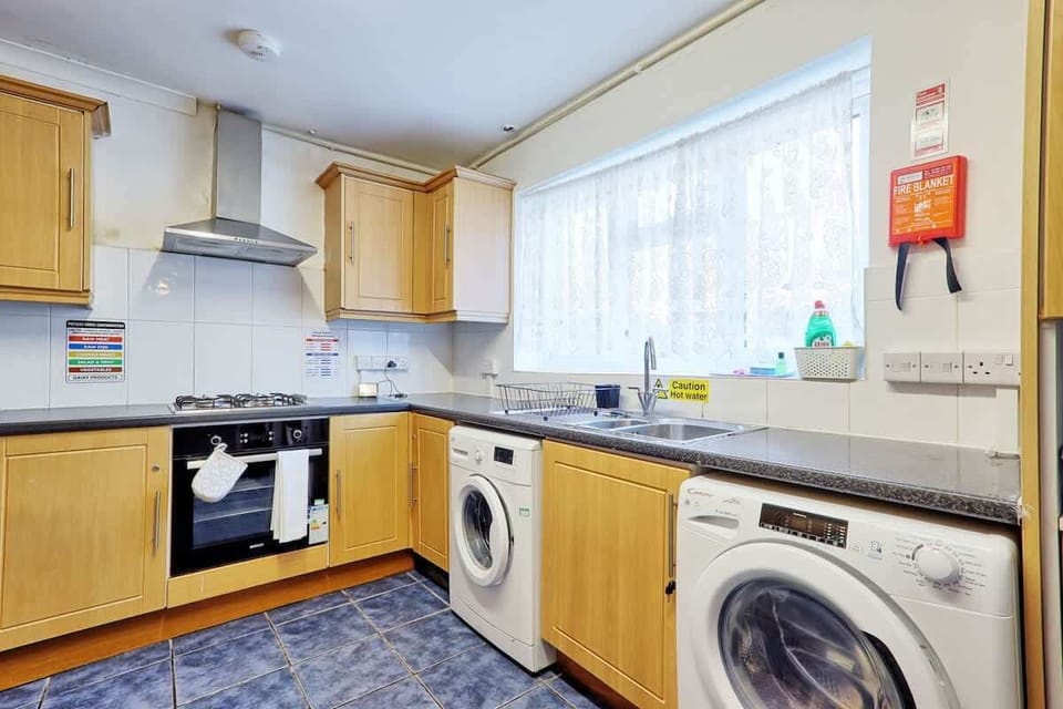 Our country-style kitchen is fully equipped with a cooker, toaster, kettle, and plenty of cooking essentials — perfect for preparing hearty breakfasts or relaxed evening meals.
