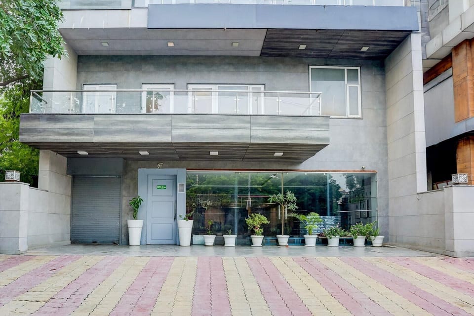 Entrance / Reception
