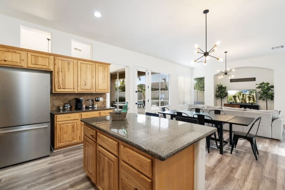 The Thirsty Cactus: Spacious Oasis Pool & Spa, Chandler, Arizona | Hosted by Rather Be Properties