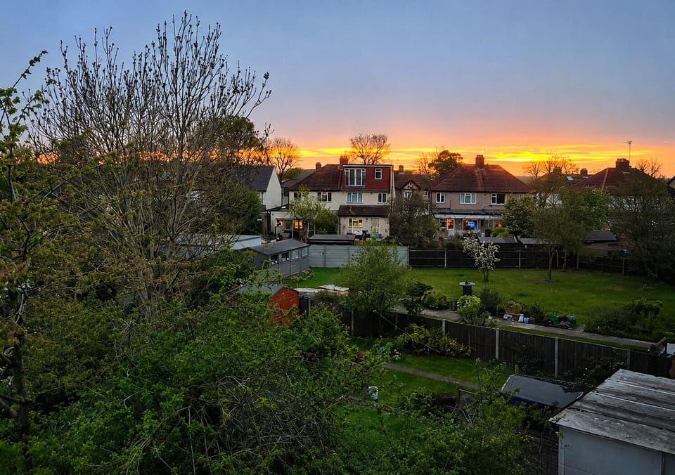 Peaceful green views of nature in London only 15 mins away to City London Marleybone